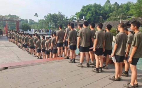 南宁市隆安县叛逆青少年封闭学校解决孩子在家躺平,换个环境调整状态!-第2张图片-旻正励志 南宁市隆安县叛逆青少年封闭学校解决孩子在家躺平,换个环境调整状态!-第2张图片-旻正励志